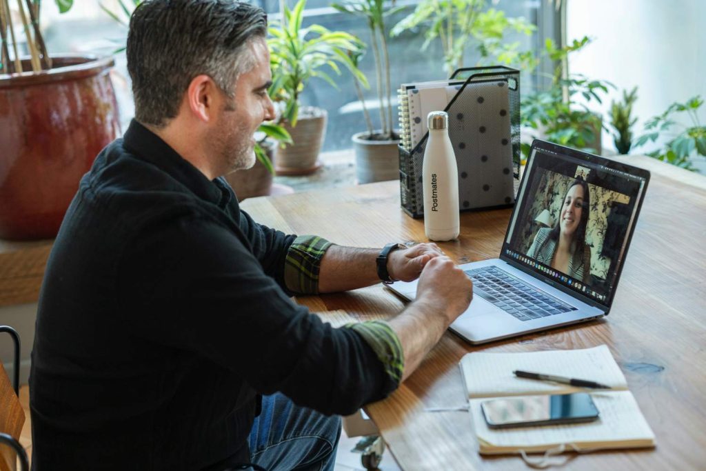 Leadership in the Digital Age: Adapting to Remote Work